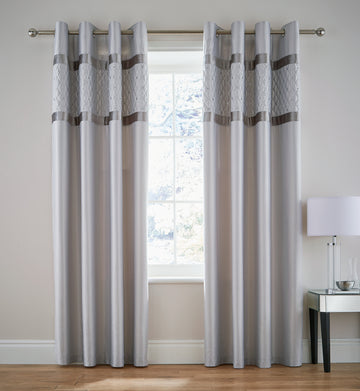 Rideaux à œillets avec grappes de sequins - Gris argenté