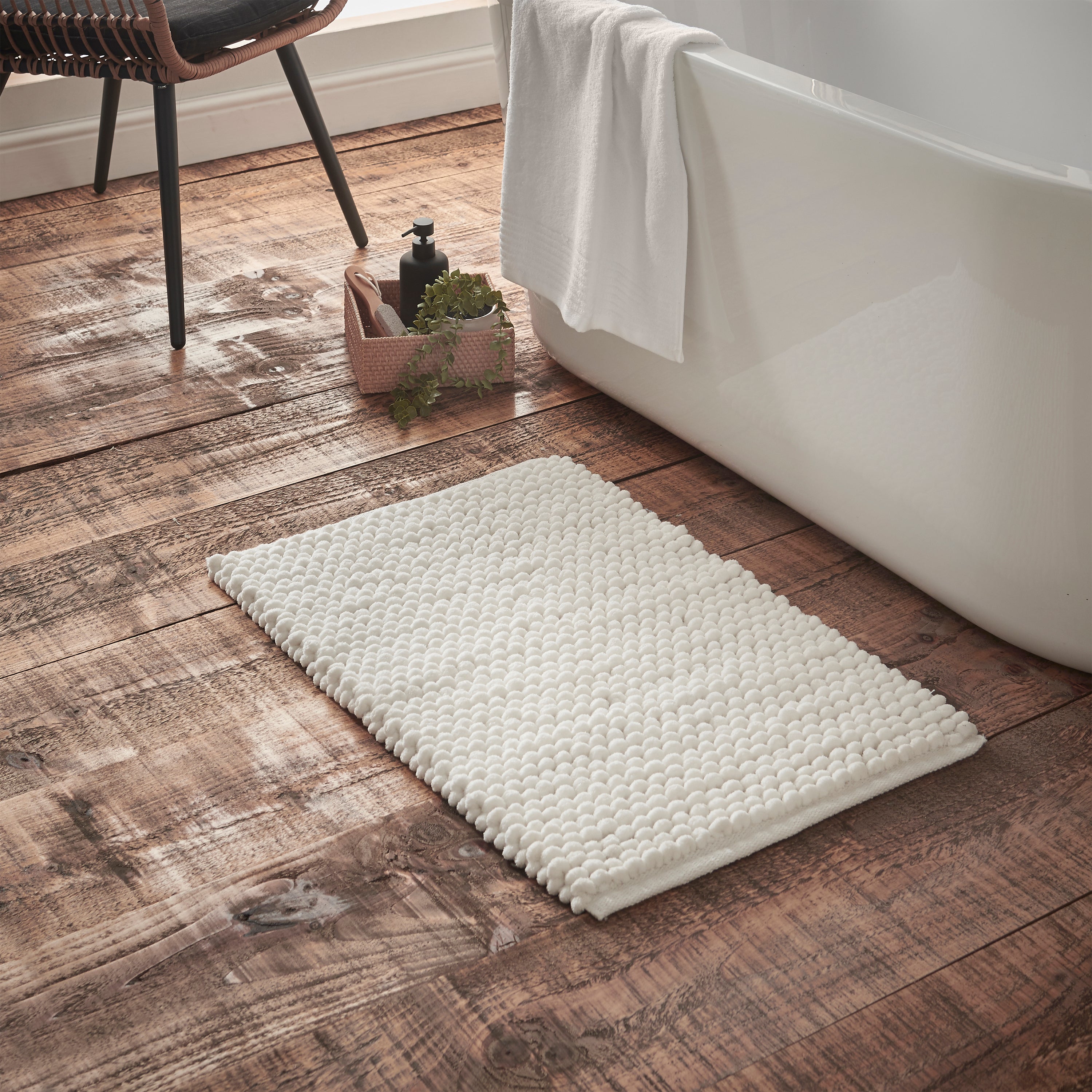 Aspen Bobble Bath Mat - White – Williamsons Factory Shop
