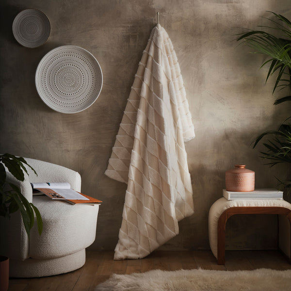 Appletree Hygge Cosy Diamond Jacquard Throw - Natural