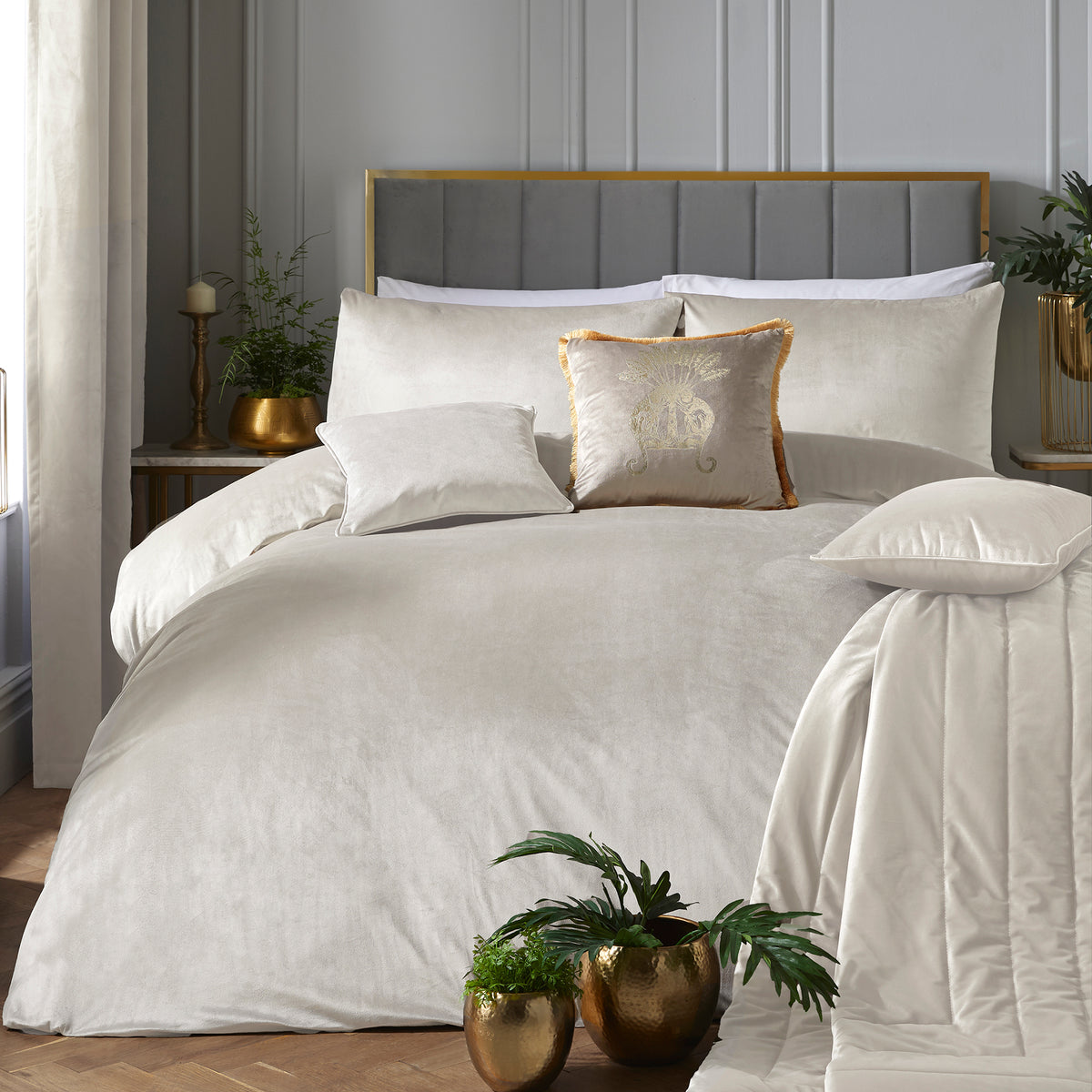 Laurence Llewelyn-Bowen Montrose Duvet Cover Set - Ivory