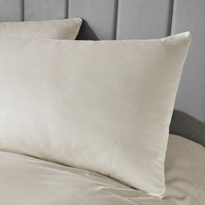 Laurence Llewelyn-Bowen Montrose Duvet Cover Set - Ivory - Williamsons Factory Shop