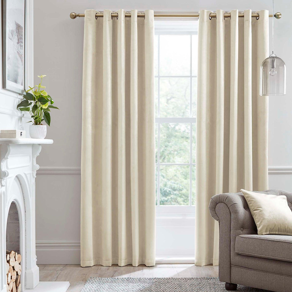 Laurence Llewelyn-Bowen Montrose Eyelet Curtains - Ivory