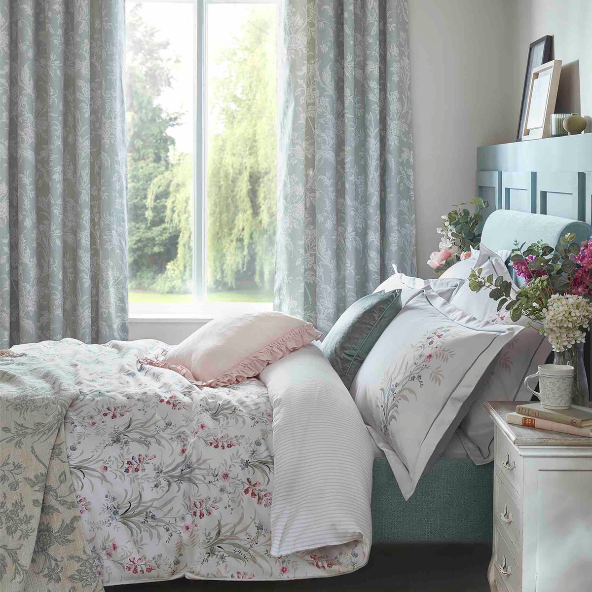 Laura Ashley Mosedale Posy Duvet Cover Set - Natural - Williamsons Home
