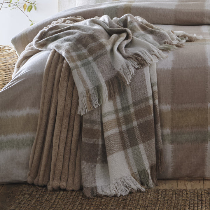 Appletree Hygge Verbier Throw - Natural - Williamsons Factory Shop