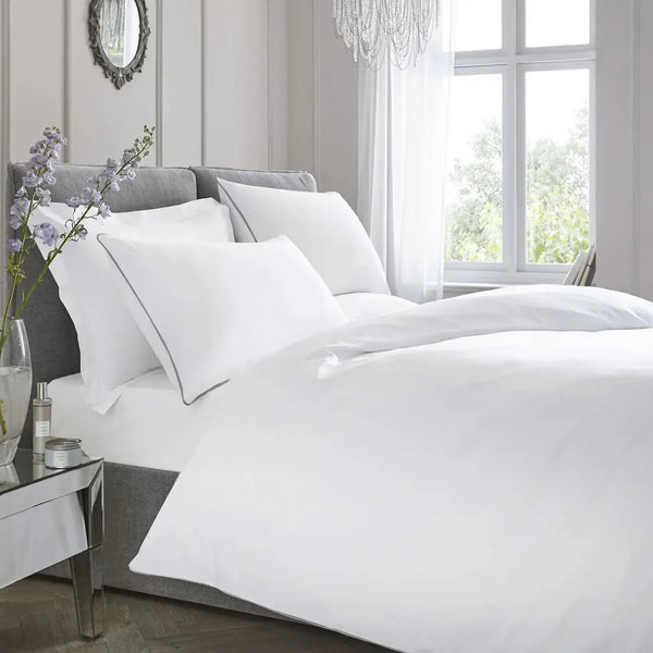 Appletree Boutique 200TC Duvet Cover Set - White - Williamsons Factory Shop