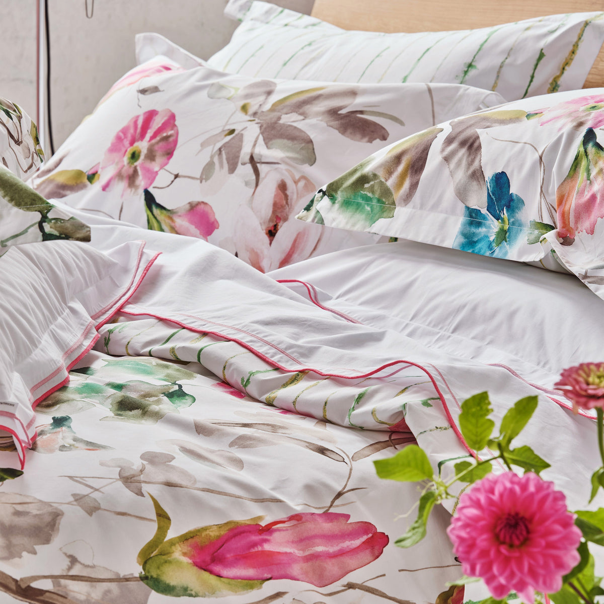 Designers Guild Japanese Magnolia Duvet Cover Set - Fuchsia