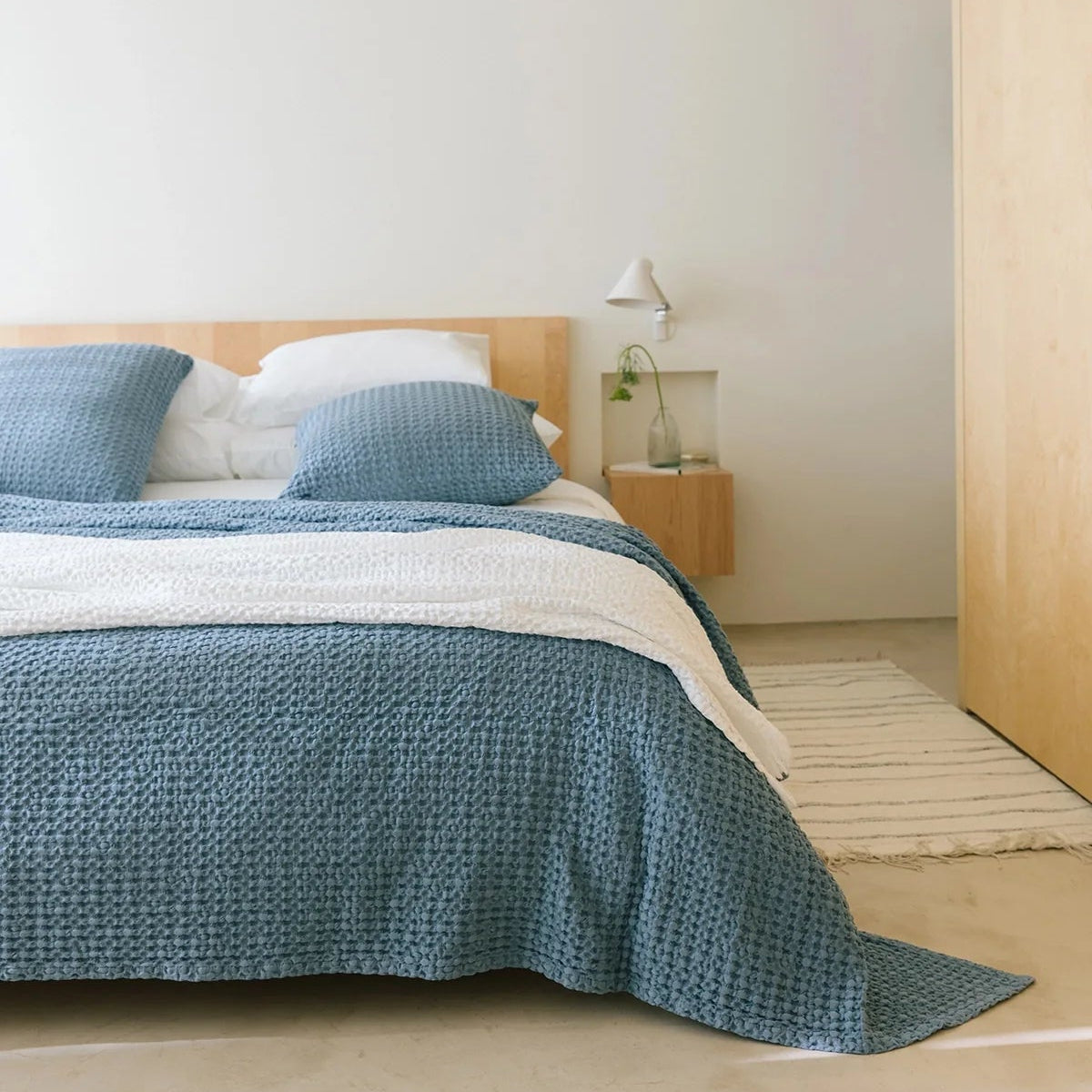 Santa Luzia Waffle Bedspread - Blue
