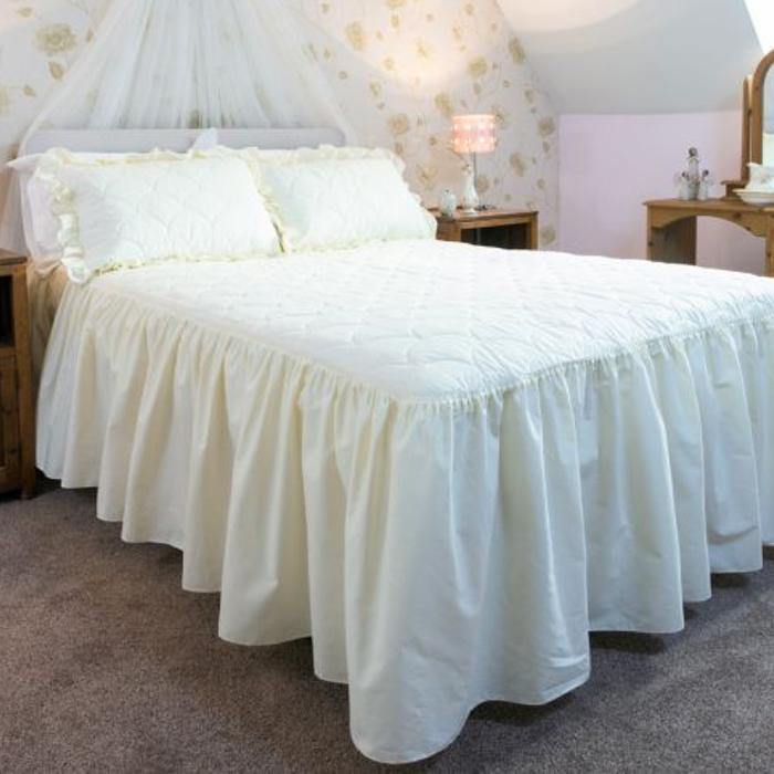 Charlotte Fitted Bedspread Set - Cream - Williamsons Factory Shop
