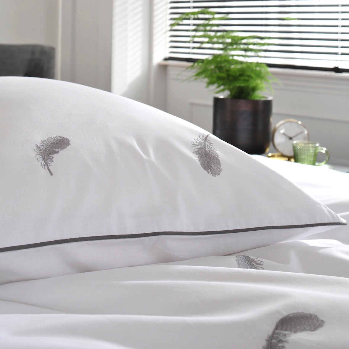The Lyndon Company Feather Motif Duvet Cover Set