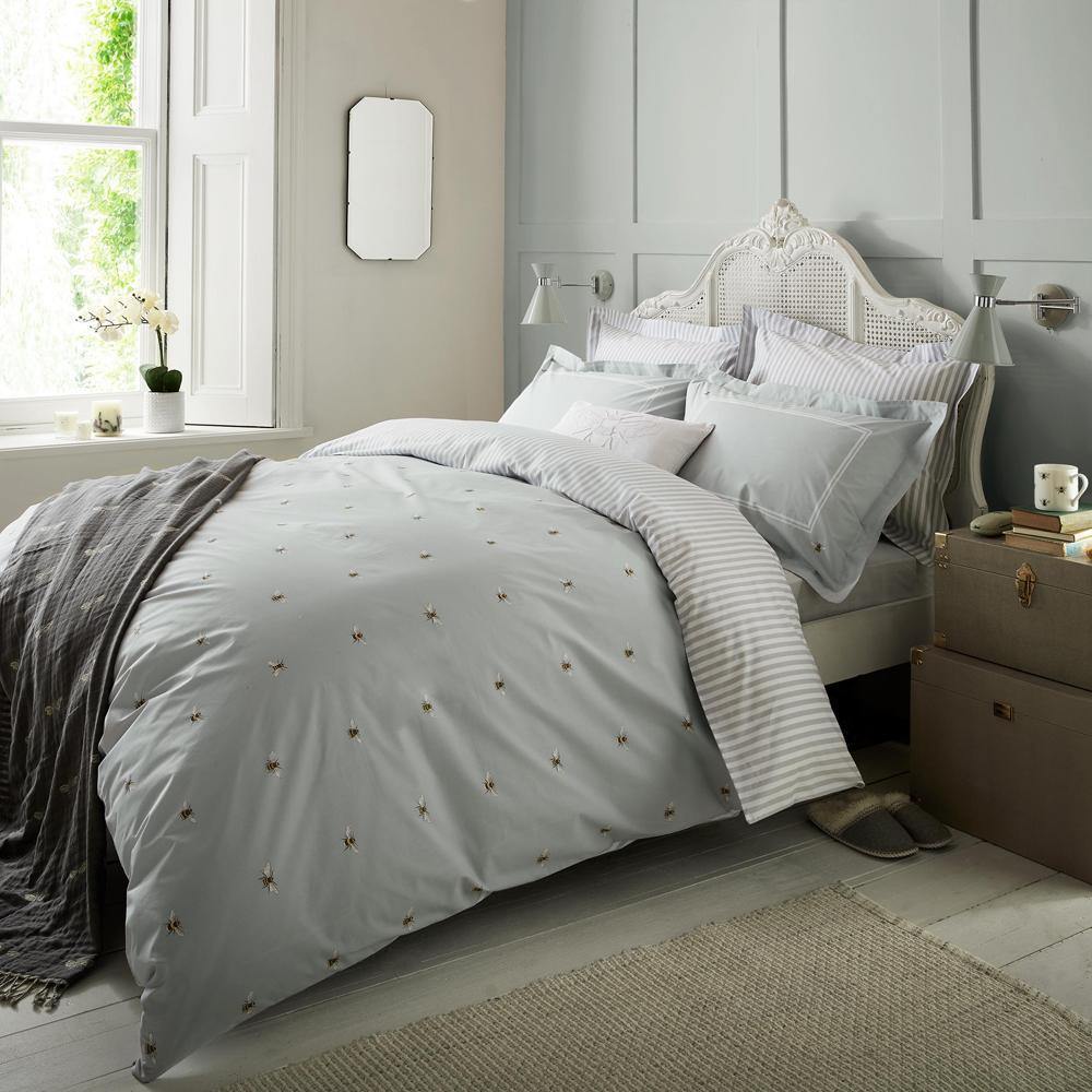 Sophie Allport Bees Granite Throw 150 x 200cm