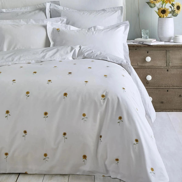 Sophie Allport Sunflowers Duvet Set - White - Williamsons Factory Shop